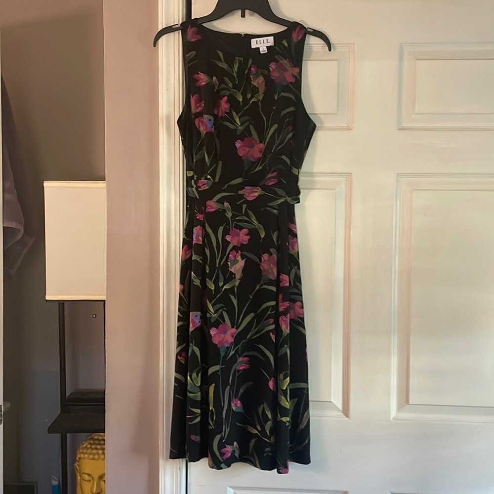 Elle sleeveless black floral belted dress size 6